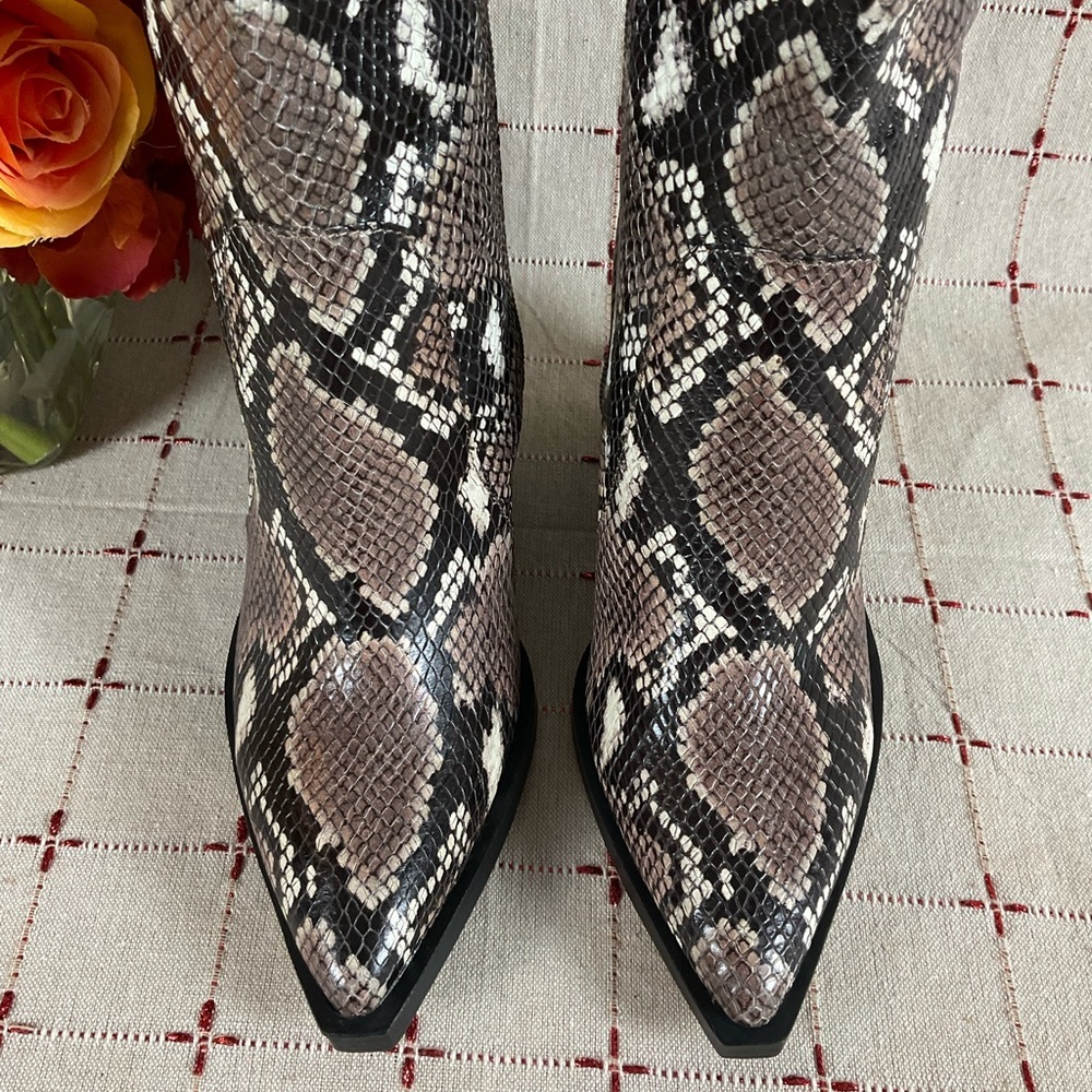 ☘️HP☘️ Vince Camuto Womens Gravana Knee High Boots Snakeskin Embossed Leather 5 - Picture 3 of 9